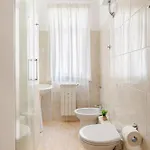 Charming New Flat Near Metro - Sleeps