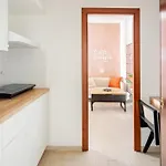 Charming New Flat Near Metro - Sleeps Апартаменты Рим