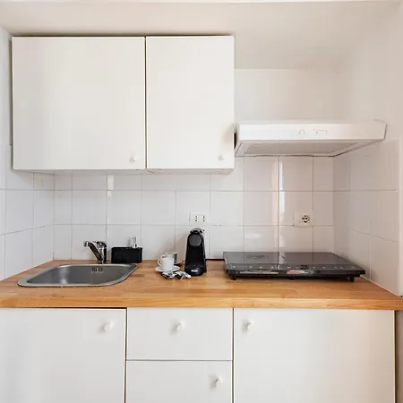 Charming New Flat Near Metro - Sleeps Апартаменты